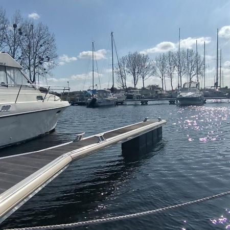 Hotel Nuit Insolite Sur L'Eau Au Port De Ouistreham Exteriér fotografie