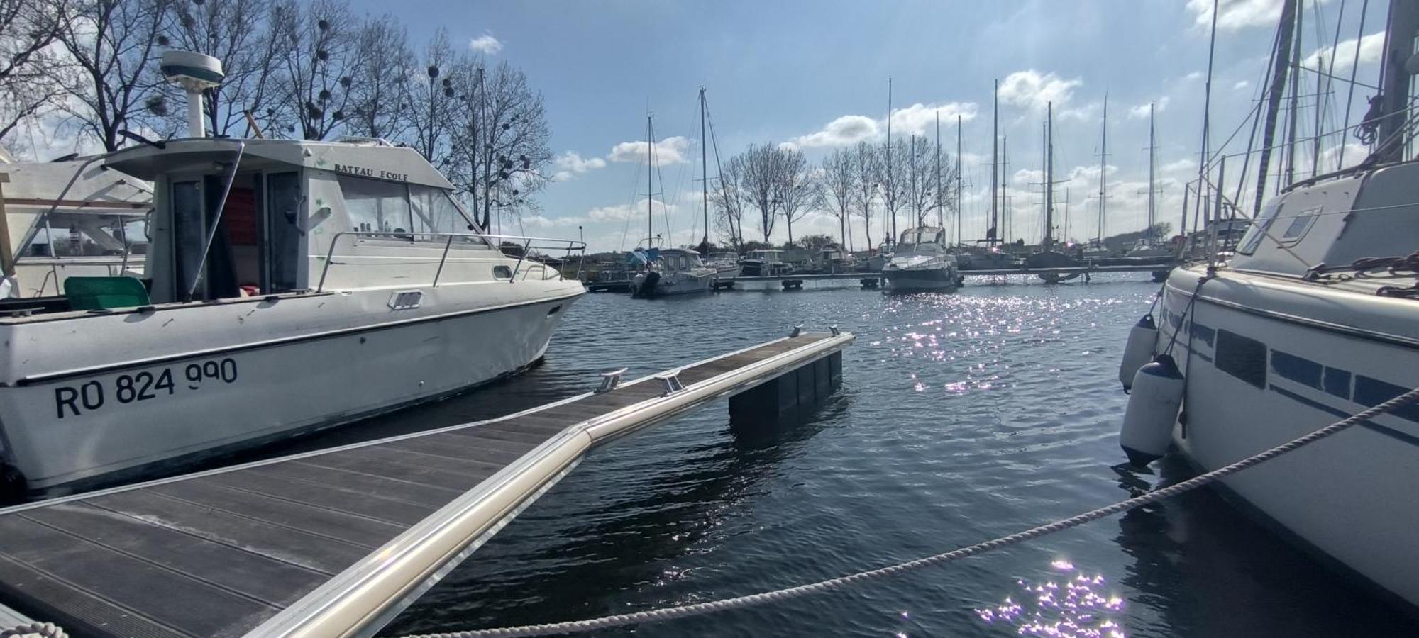 Hotel Nuit Insolite Sur L'Eau Au Port De Ouistreham Exteriér fotografie